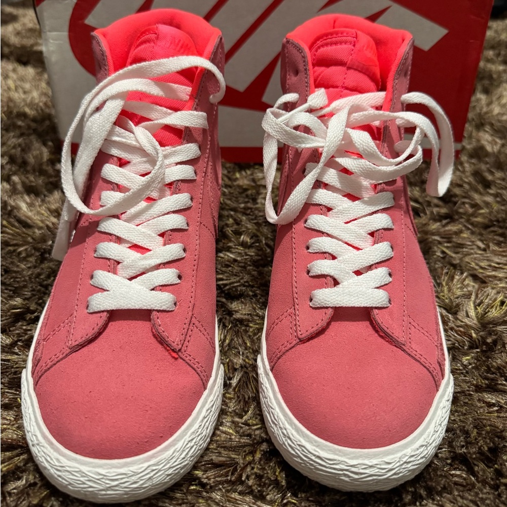 Nike Blazer Mid (GS) in Pink and White